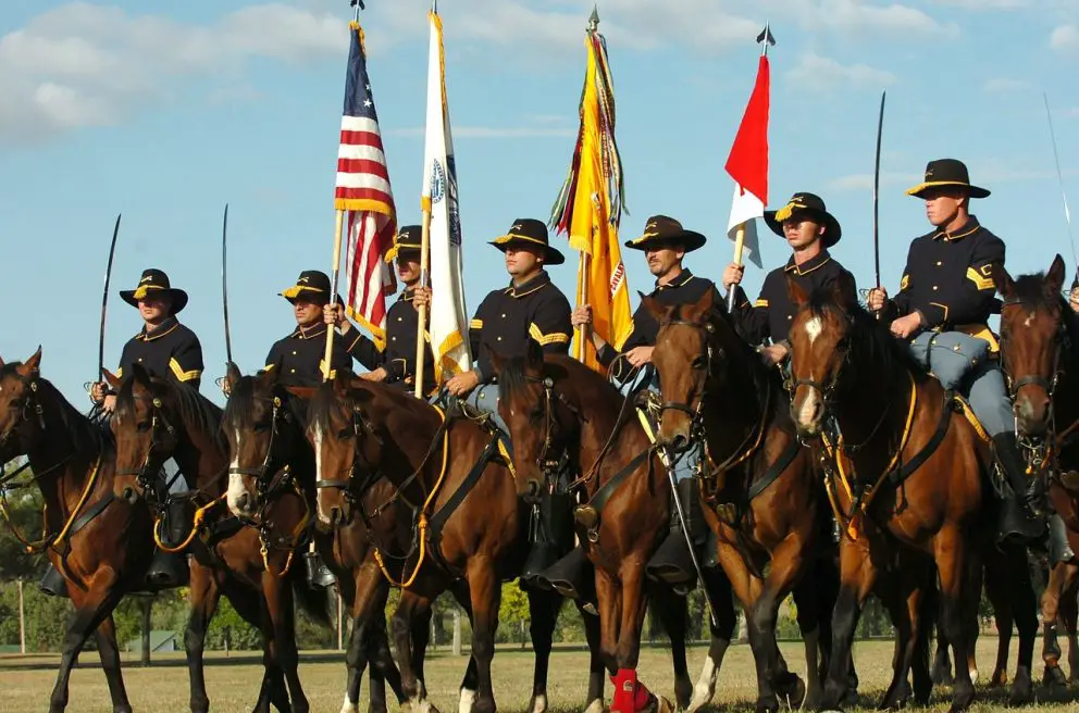 mounted-color-guard-871473_1280