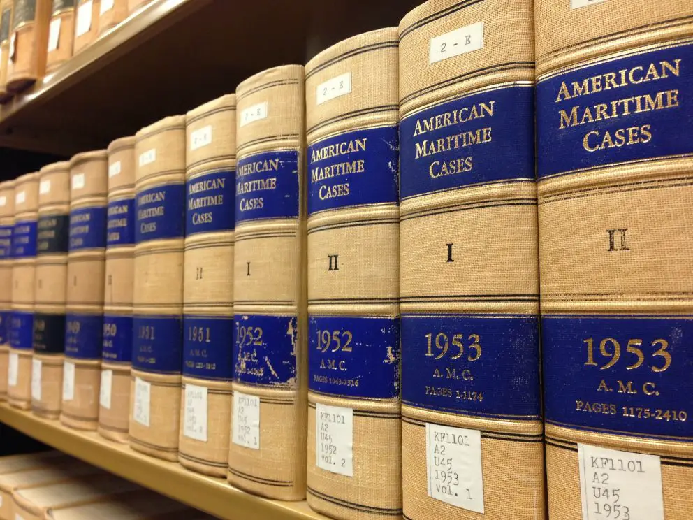 law-books-291687_1920