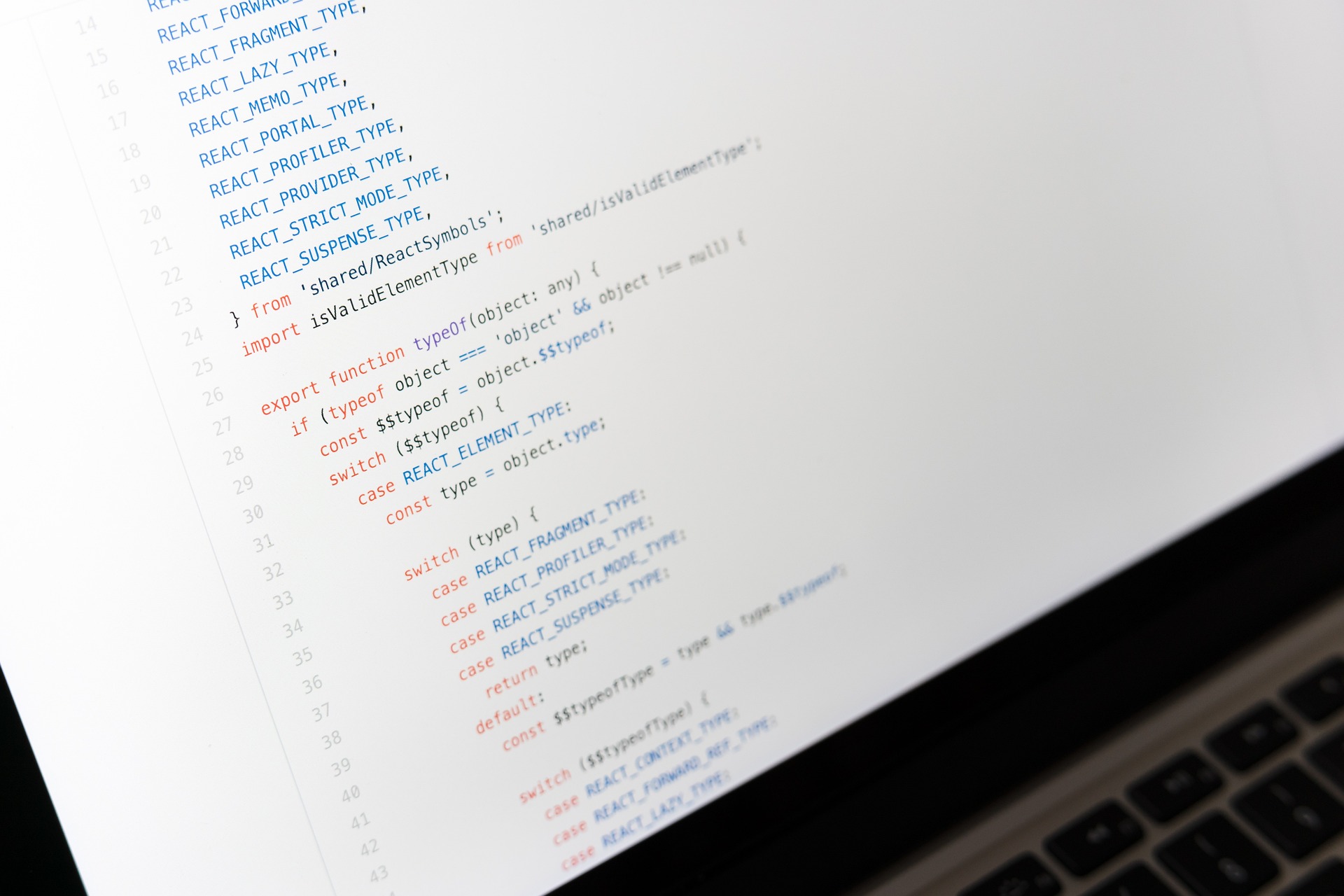 ¿Qué es y para qué sirve JavaScript? Características y usos