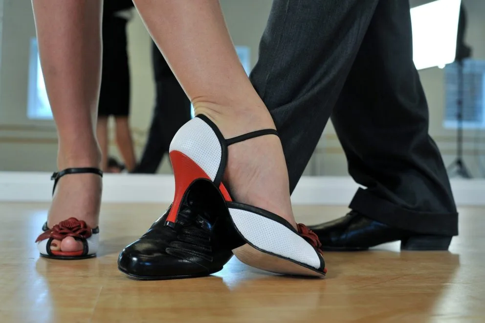 Pies de una pareja de baile